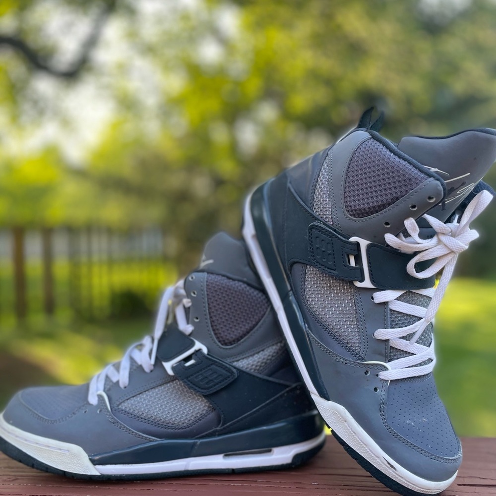 Air Jordan Flight 45 High GS Youth
Basketball Sneakers